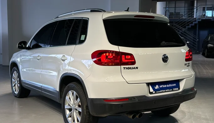 Volkswagen Tiguan  - 2015