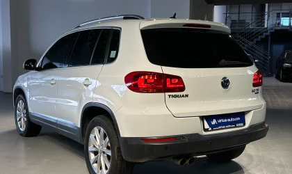 Volkswagen Tiguan  - 2015