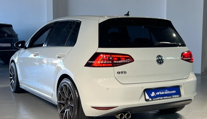 Volkswagen Golf  - 2016