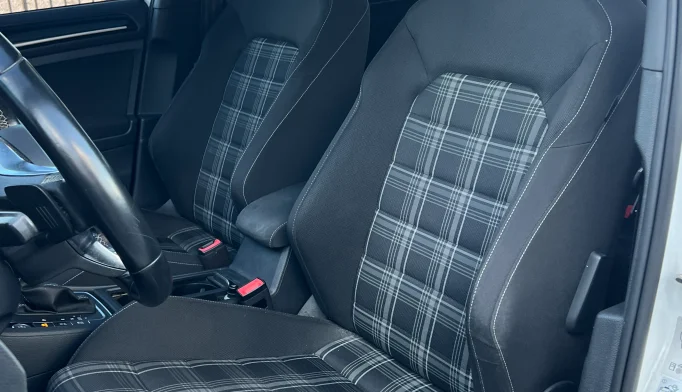 Volkswagen Golf  - 2016