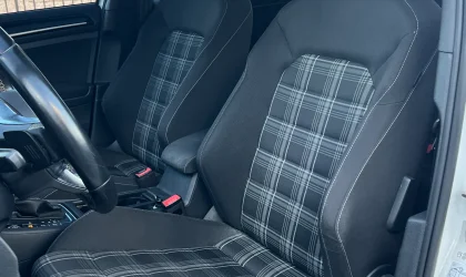 Volkswagen Golf  - 2016