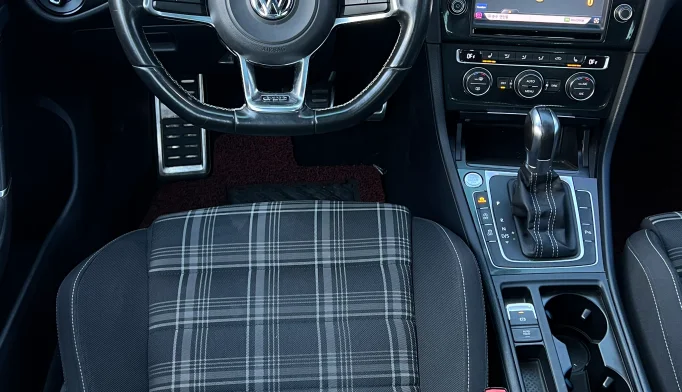 Volkswagen Golf  - 2016