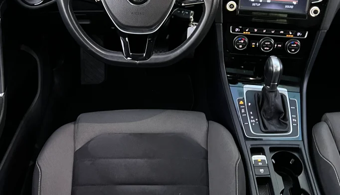 Volkswagen Golf  - 2015