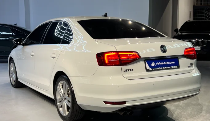 Volkswagen Jetta  - 2015