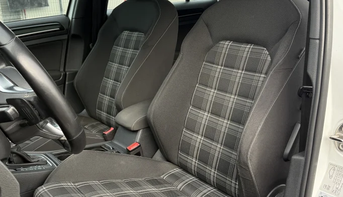 Volkswagen Golf  - 2016