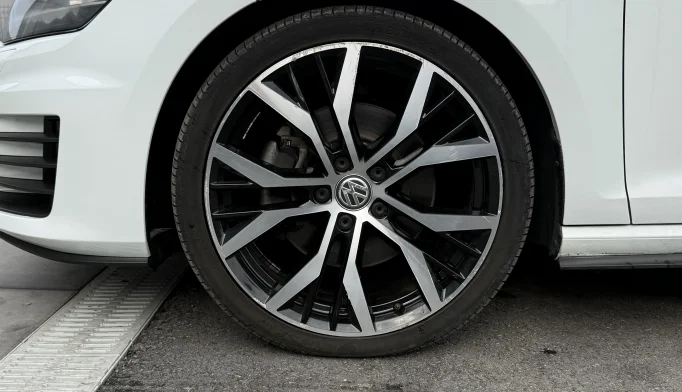 Volkswagen Golf  - 2016