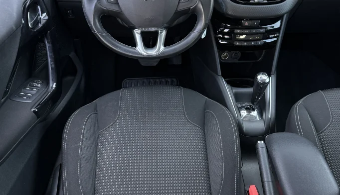 Peugeot 208  - 2017