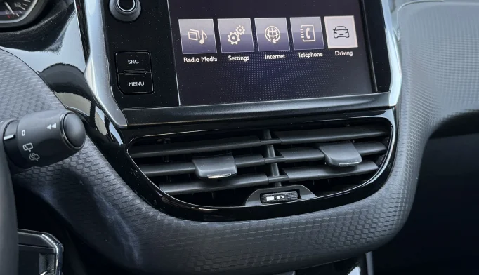 Peugeot 208  - 2017