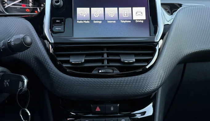 Peugeot 208  - 2017