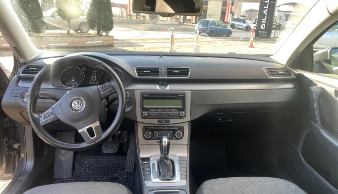 Volkswagen Passat  - 2012