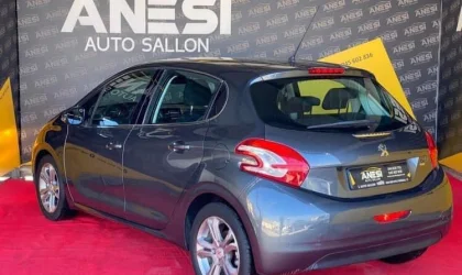 Peugeot 208  - 2012