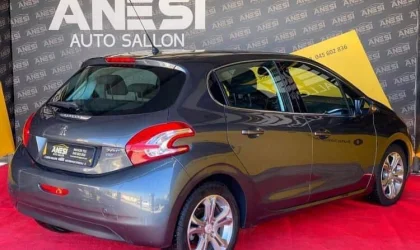 Peugeot 208  - 2012