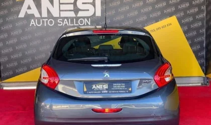 Peugeot 208  - 2012