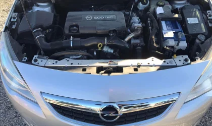 Opel Astra  - 2012