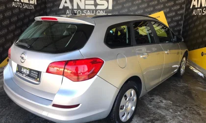 Opel Astra  - 2012