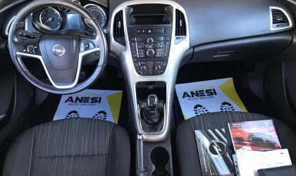 Opel Astra  - 2012