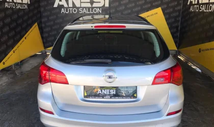 Opel Astra  - 2012