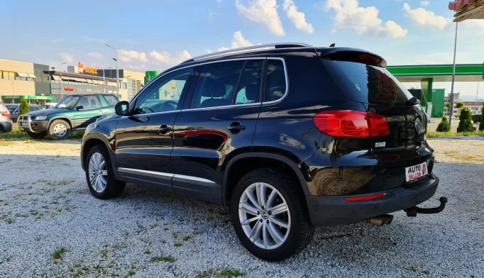 Volkswagen Tiguan  - 2012