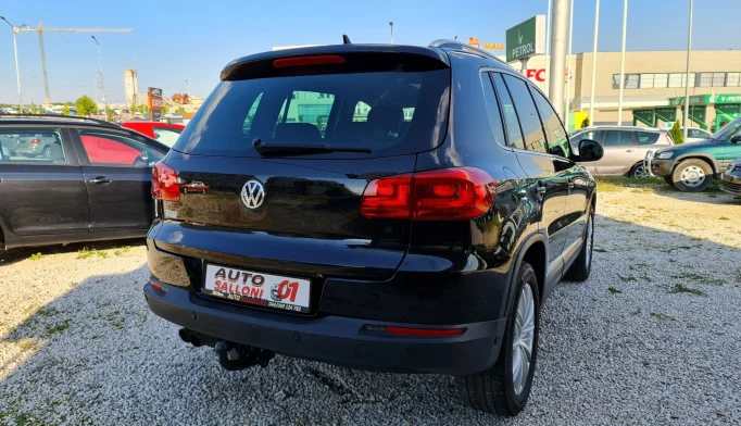 Volkswagen Tiguan  - 2012