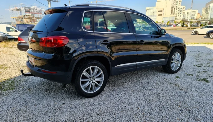 Volkswagen Tiguan  - 2012