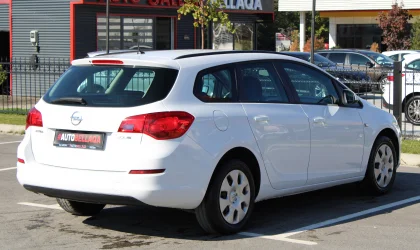 Opel Astra  - 2012