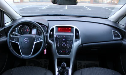 Opel Astra  - 2012